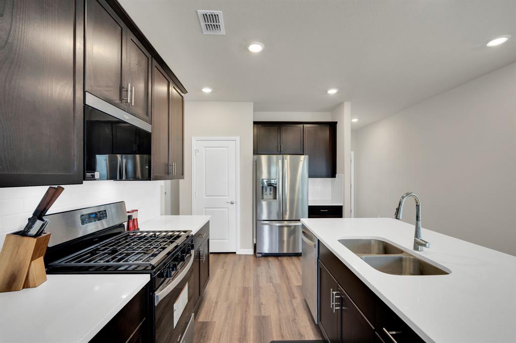 610 Hemingway Lane