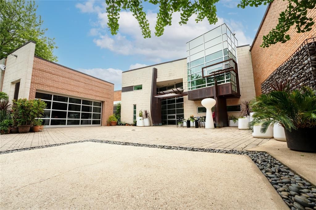 Photo for 3004 Main Street, Dallas, TX 75226 (MLS # 20994246)