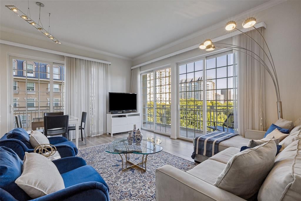 3225 Turtle Creek Boulevard 548