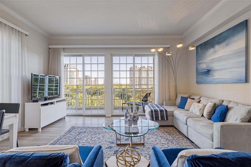 3225 Turtle Creek Boulevard 548