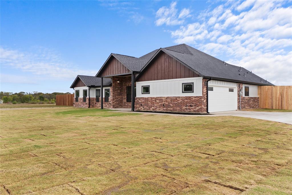 1129 County Road 4104