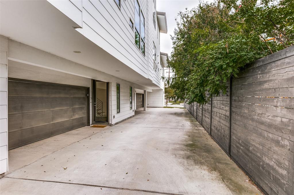 Photo of 1839 Summit Avenue #3, Dallas, TX 75206 (MLS # 21303821)