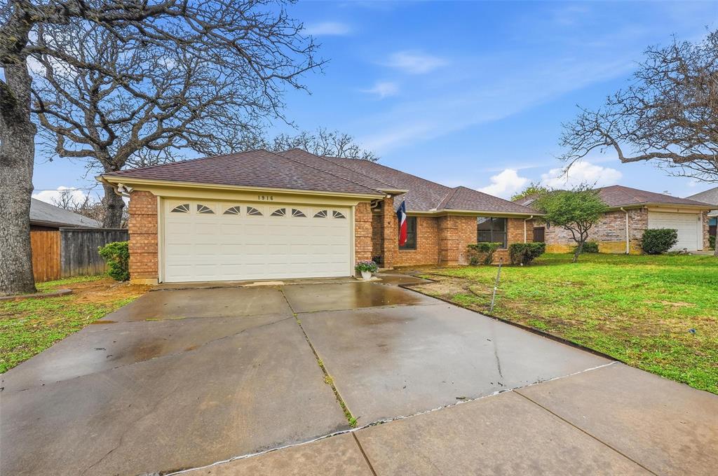 1916 Canterbury Circle