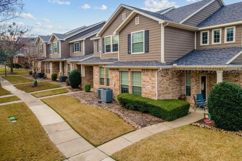 2205 Stoneleigh Place