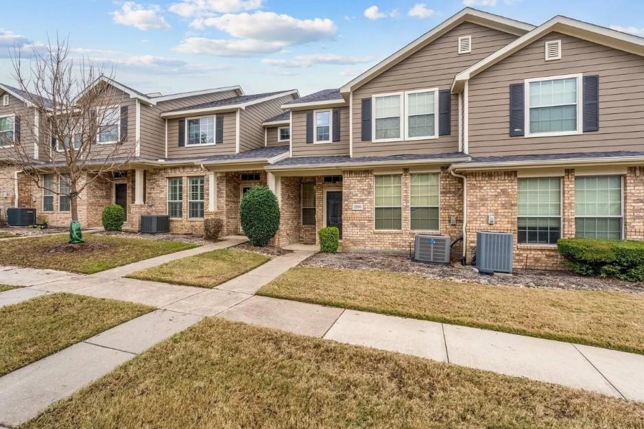 2205 Stoneleigh Place