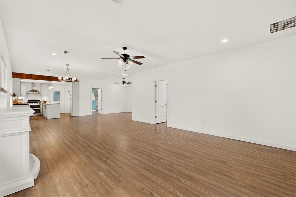 304 E County Line Road