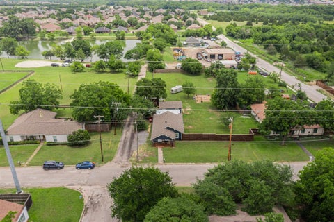 Photo of 304 E County Line Road, Royse City, TX 75189 (MLS # 21288239)