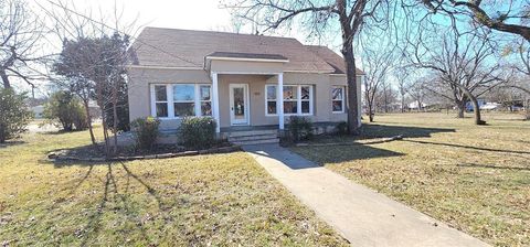 616 E 9th Street Coleman TX 76834