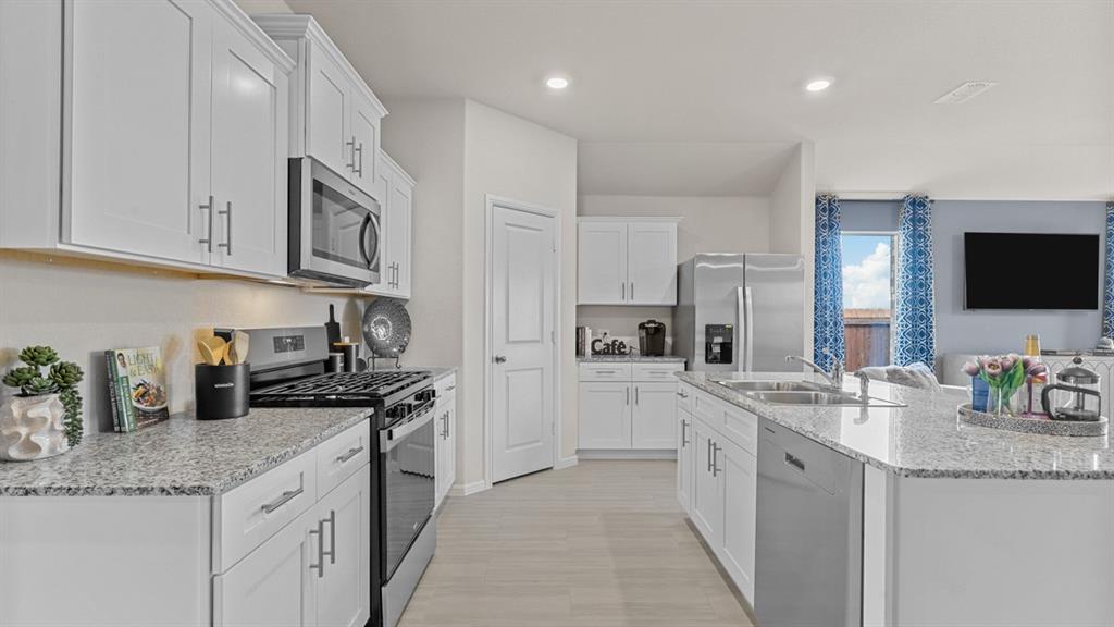 Townes Landing - D.R. Horton - Residential