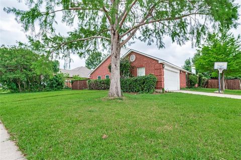 Photo of 528 Lester Street, Lewisville, TX 75057 (MLS # 21246358)