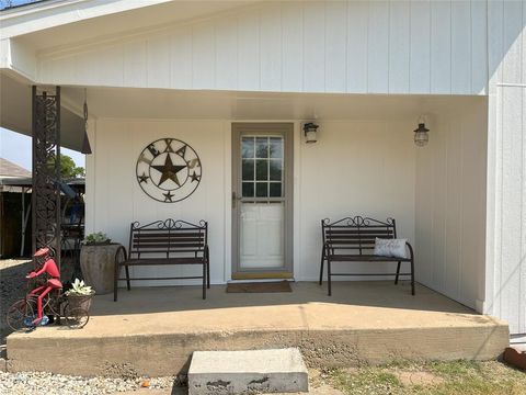 407 W Maple Street Celina TX 75009