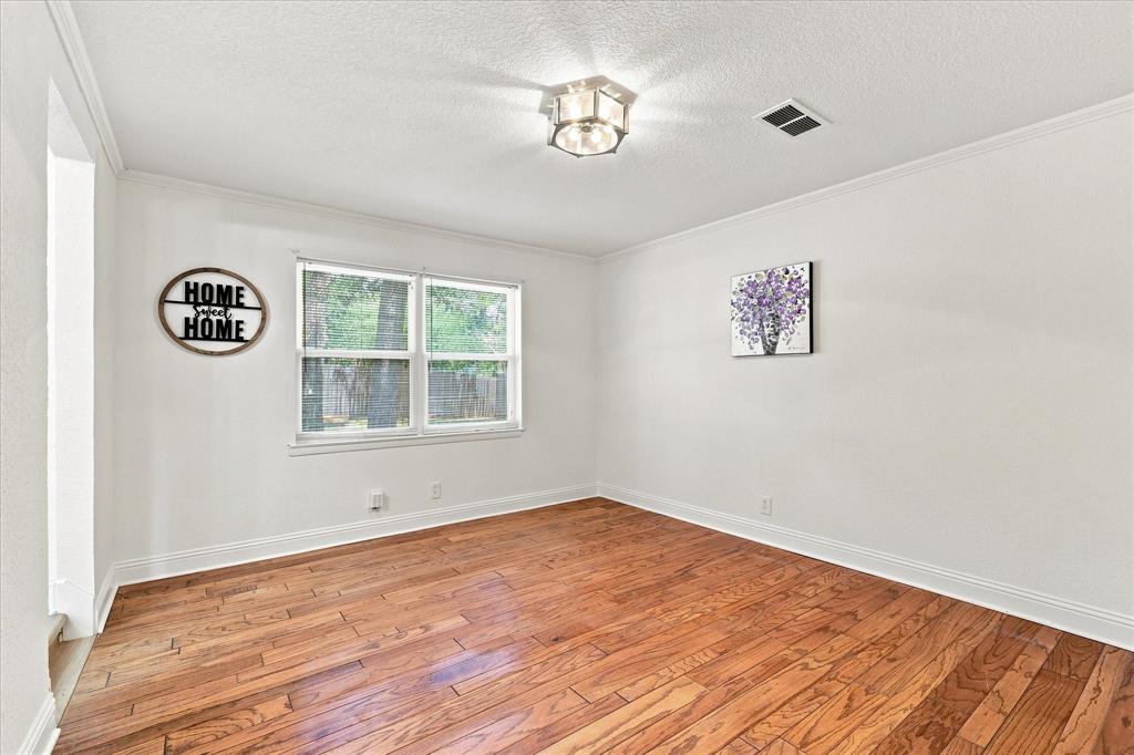 403 E Huitt Lane