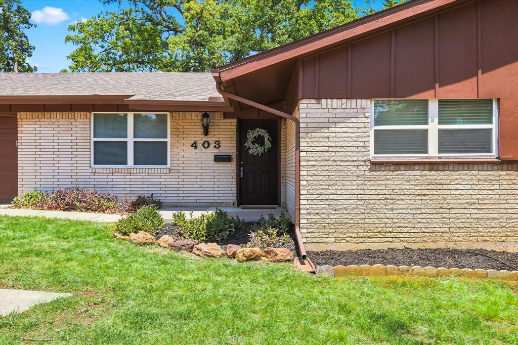 403 E Huitt Lane