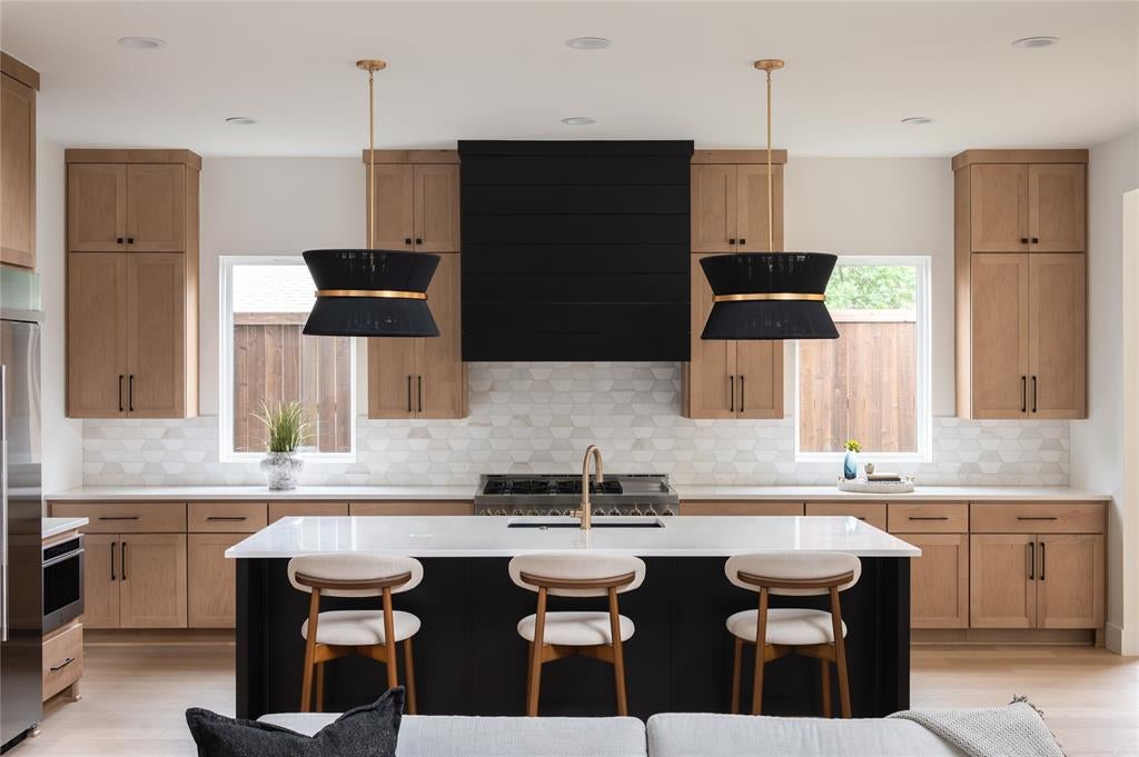 9661 Lynbrook Drive