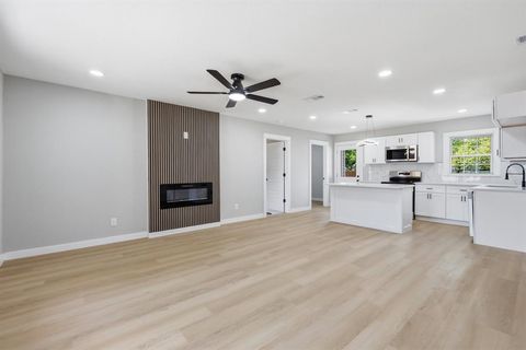 Photo of 1721 Jocyle Street, Arlington, TX 76010 (MLS # 21250650)