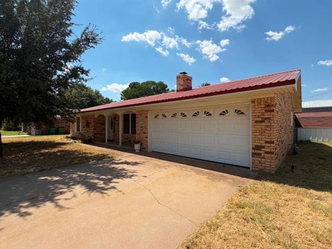 Photo of 1209 Park Street N, Seymour, TX 76380 (MLS # 21372931)