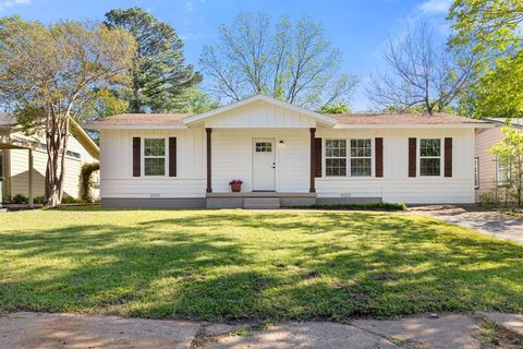 Photo of 1104 Redbud Street, Denison, TX 75020 (MLS # 21236805)