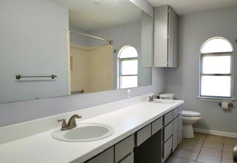 A home in Benbrook