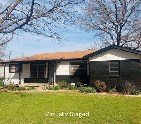 780 Betty Lane Hurst TX 76053