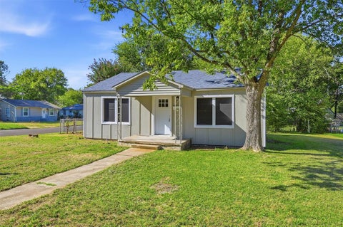 Photo of 1218 S Maxey Street, Sherman, TX 75090 (MLS # 21419960)
