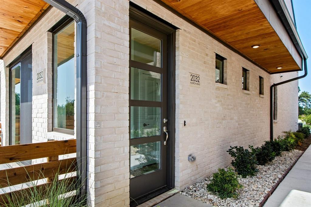2032 Aldrich Mews