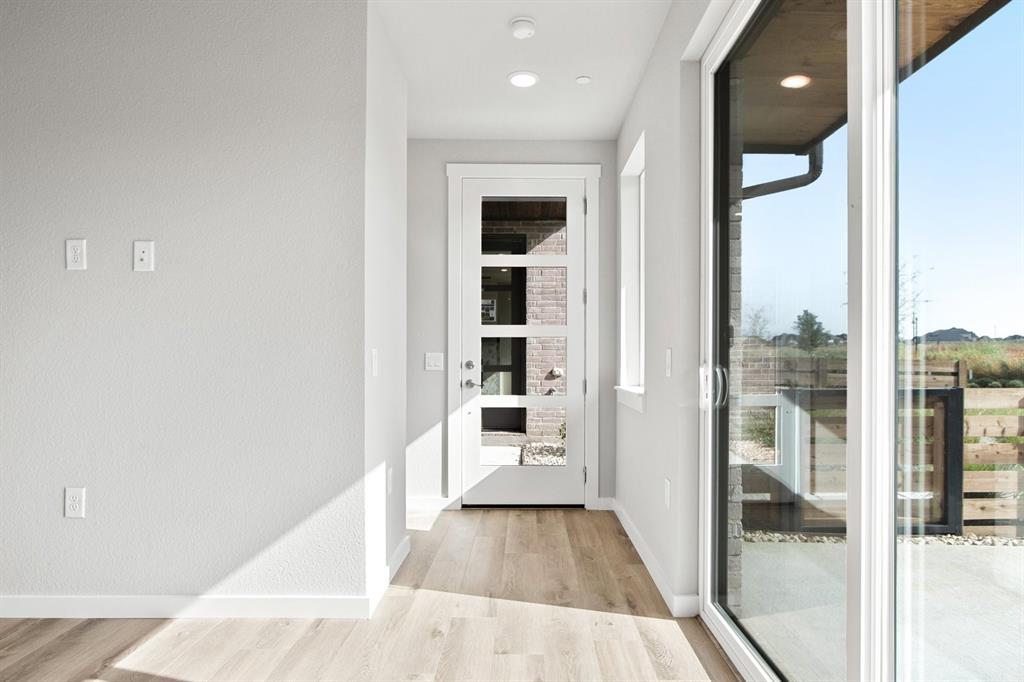 2032 Aldrich Mews