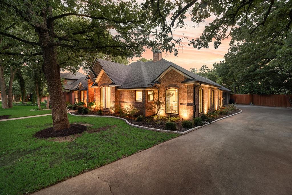 1522 Highland Oaks Drive