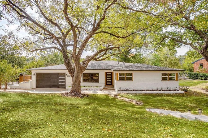 Completely renovated 5-bedroom, 4-bathroom mid-century modern in the Ridglea subdivision of Fort Worth, Texas — 3,200 square feet on a private, three-tiered creek lot.
This fully updated Ridglea home delivers a rare combination of architectural character and turnkey condition. 5-inch white oak hardwood floors run throughout the main living areas, anchored by three distinct living spaces: a formal living room, an open-concept family room, and a dedicated theatre or game room. The remodeled kitchen features a 6-burner gas range, white and gold appliances, quartz countertops, glowing onyx accent surfaces, and custom cabinetry. Two of the five bedrooms include private ensuite bathrooms, making multi-generational living and guest accommodations effortless. All four bathrooms have been updated. Major systems replaced: new roof, new HVAC, new windows, and new appliances — nothing deferred, nothing to do.
The property sits on an expansive three-tiered lot backing to a private creek, offering privacy and outdoor living space that is uncommon at this price point in Fort Worth. The lot's elevation and creek setting provide a sense of seclusion while remaining minutes from Ridglea Country Club, Colonial Country Club, Clearfork dining and retail, and quick access to I-30 and Loop 820.
Move-in ready mid-century modern renovation in Ridglea, Fort Worth, TX — 5 bed, 4 bath, 3,200 sq ft, creek lot, no updates needed.