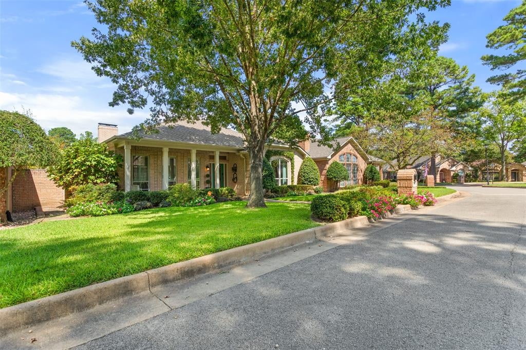 1116 Oak Garden Circle