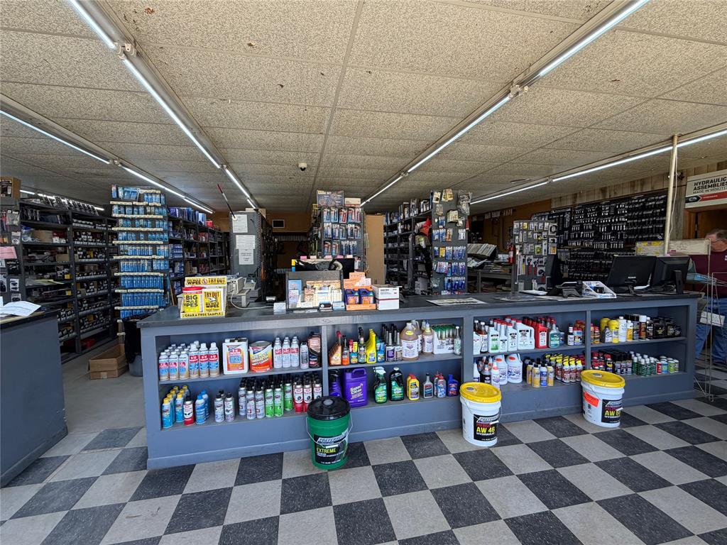 Debard - Commercial Sale