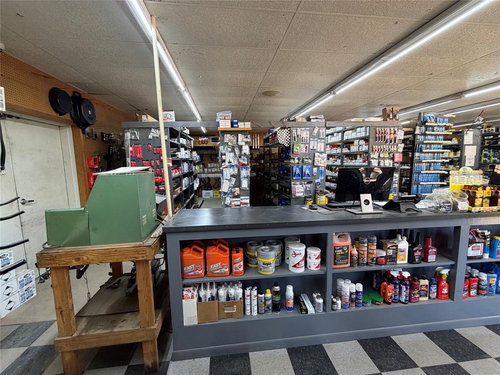 Debard - Commercial Sale