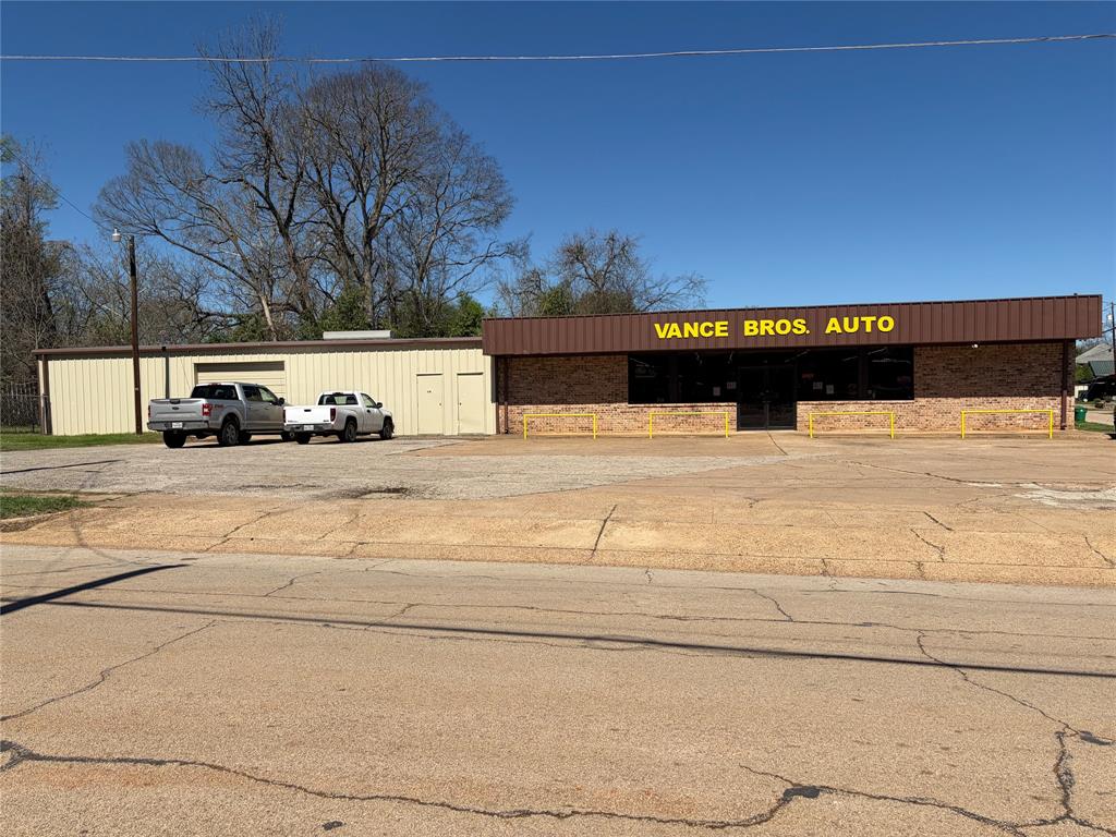 Debard - Commercial Sale