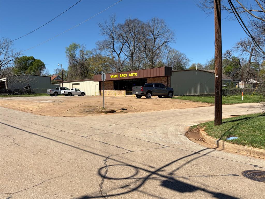 Debard - Commercial Sale