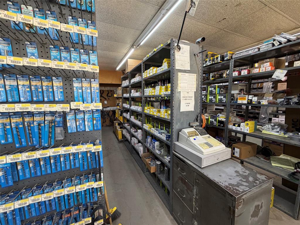 Debard - Commercial Sale