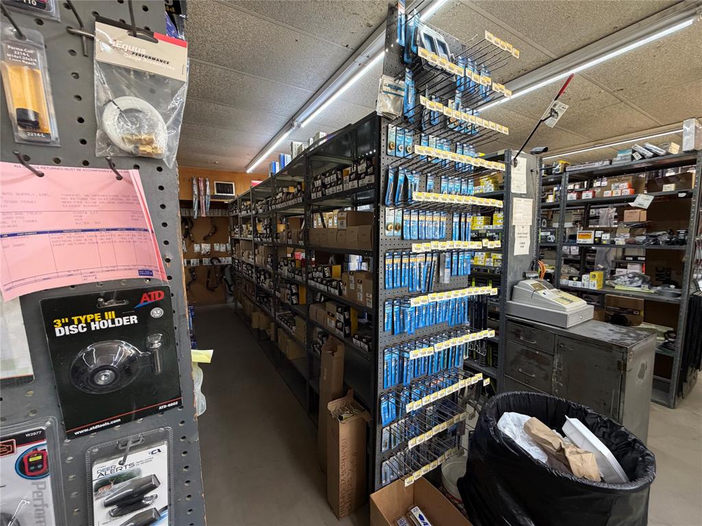 Debard - Commercial Sale