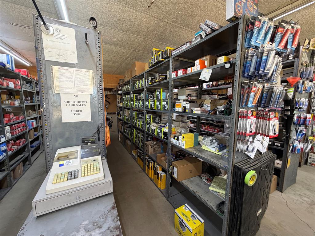 Debard - Commercial Sale