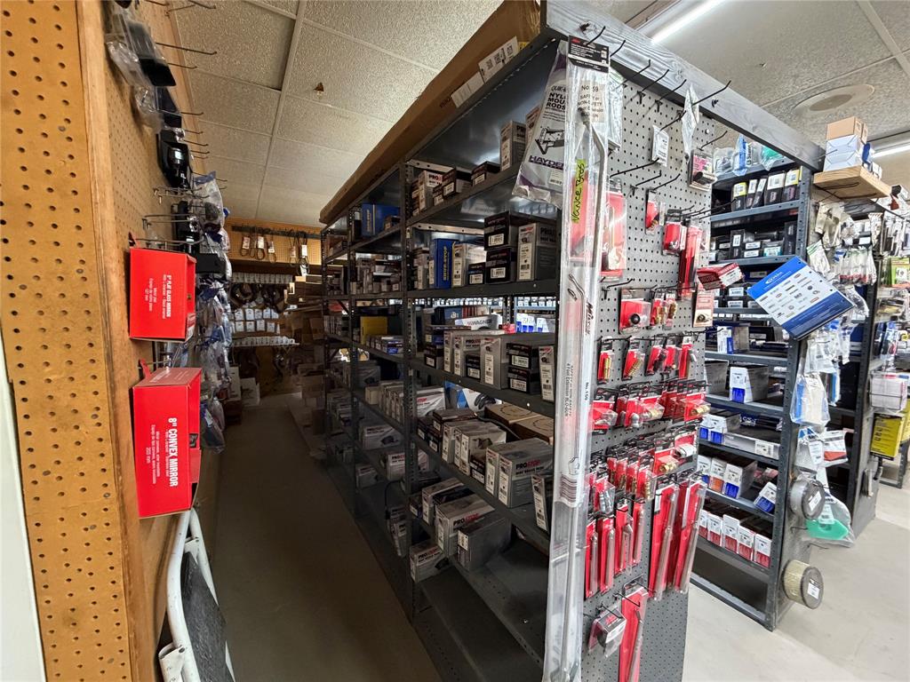 Debard - Commercial Sale