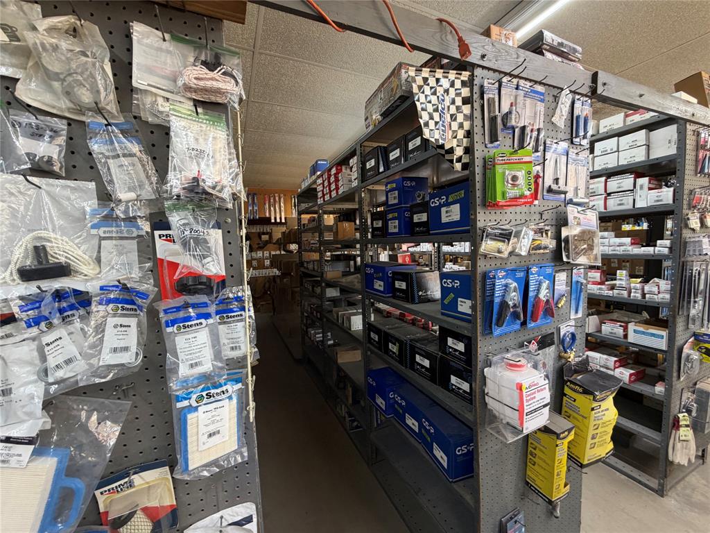 Debard - Commercial Sale
