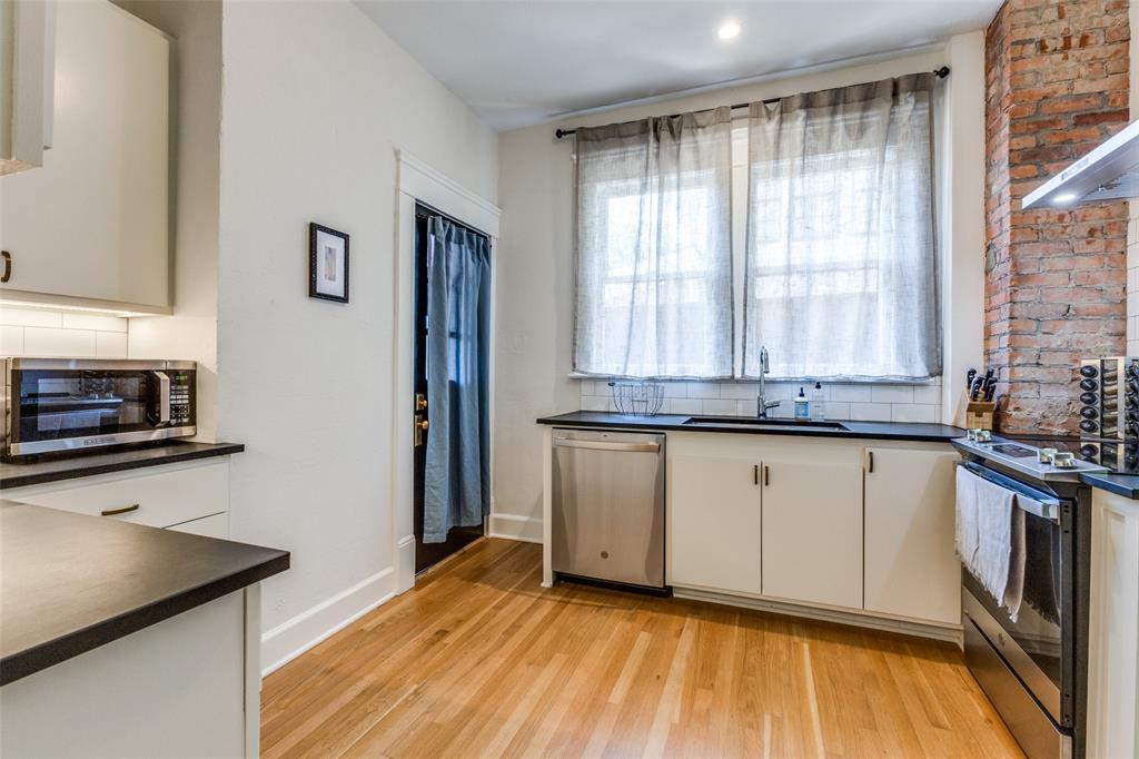 VILLA MUNGER 5004 WORTH ST CONDO - Residential Lease