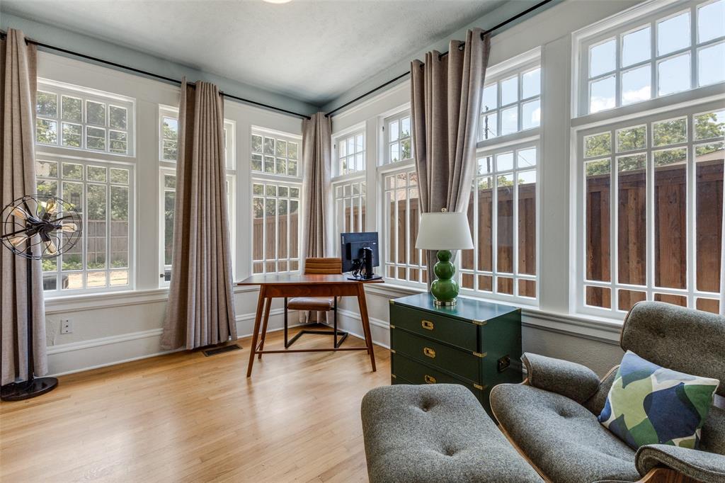 VILLA MUNGER 5004 WORTH ST CONDO - Residential Lease