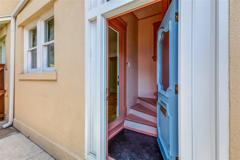 VILLA MUNGER 5004 WORTH ST CONDO - Residential Lease