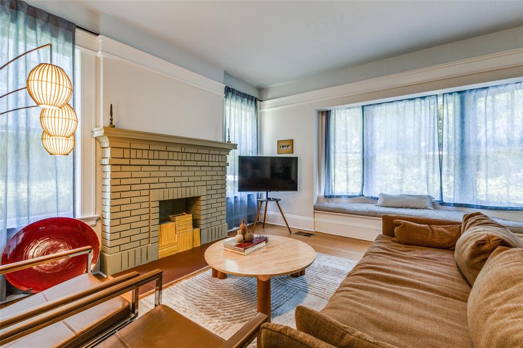 VILLA MUNGER 5004 WORTH ST CONDO - Residential Lease