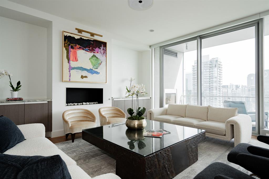 3130 N Harwood Street 2006