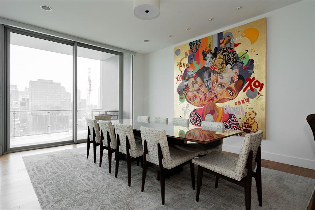 3130 N Harwood Street 2006