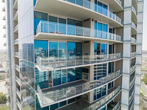 Photo of 3130 N Harwood Street #2006, Dallas, TX 75201 (MLS # 21102678)