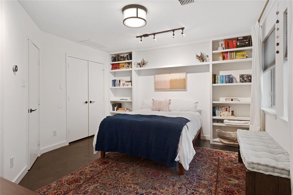 Sundance Row At State Thomas 02 - Residential