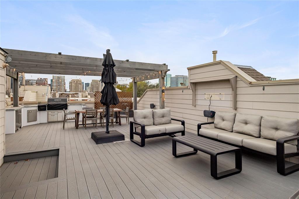 Sundance Row At State Thomas 02 - Residential