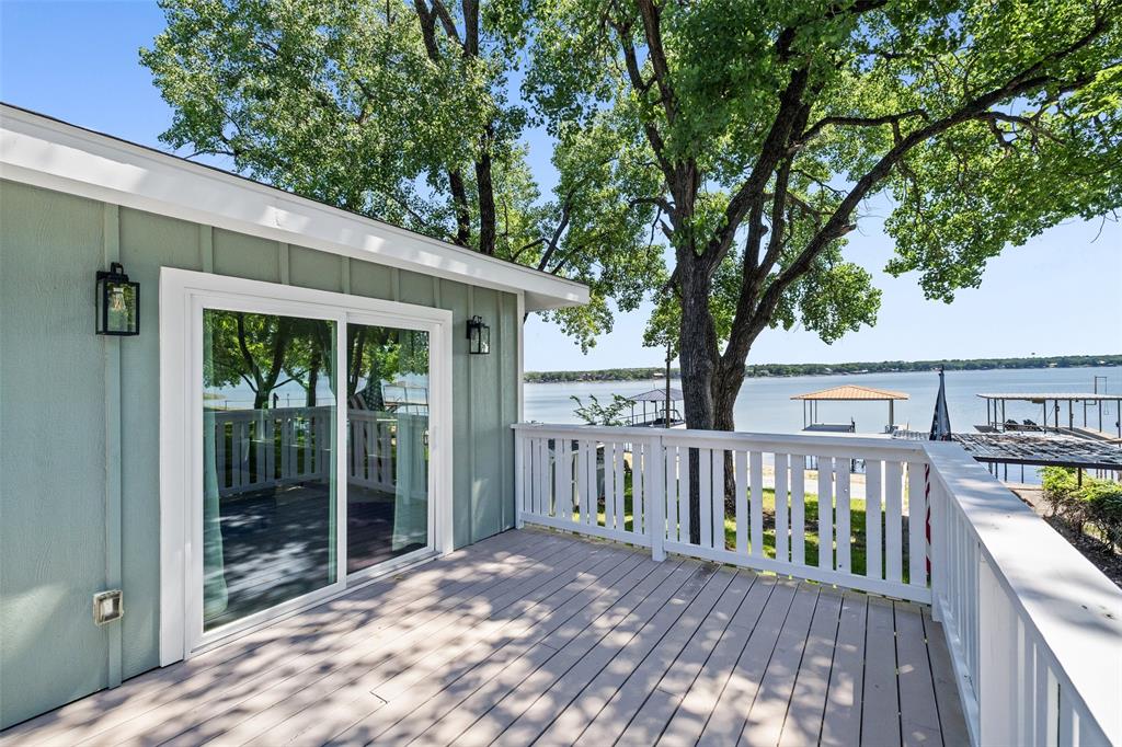 712 W Lake Drive