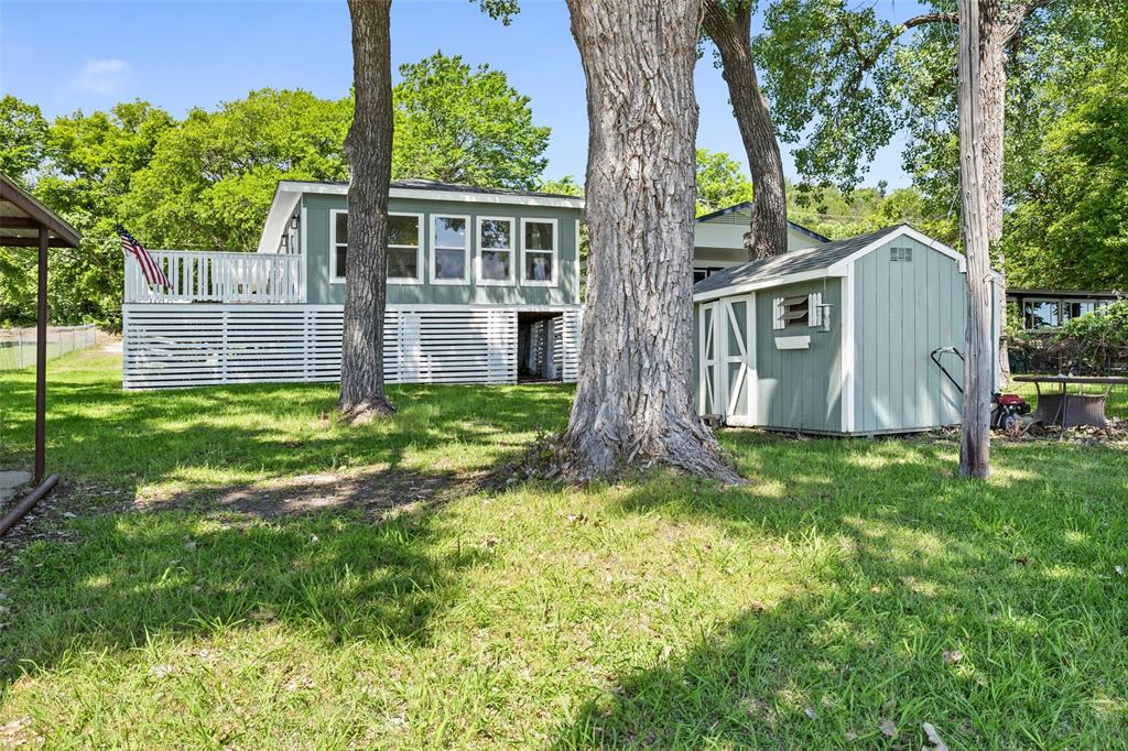 712 W Lake Drive