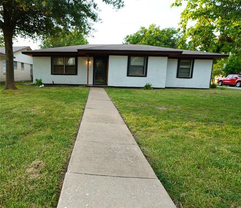 Photo of 4200 Templeton Street, Greenville, TX 75401 (MLS # 21144720)
